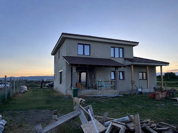 Casă cu Teren 600 Mp în Central
