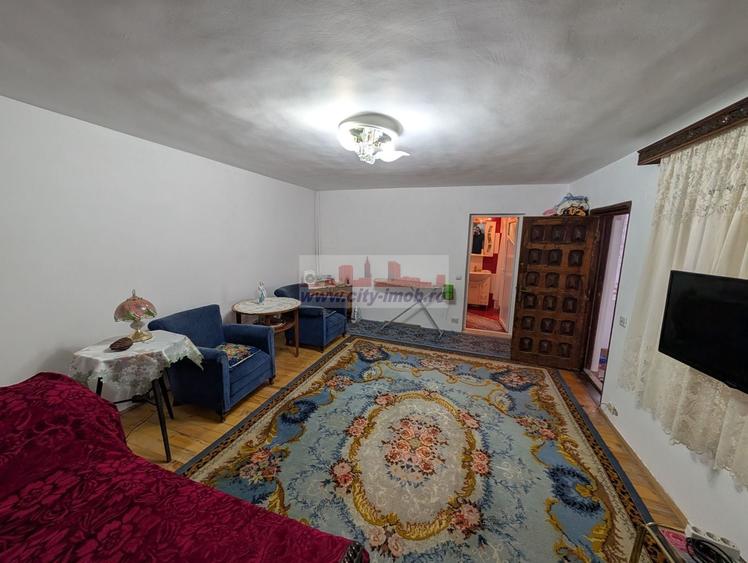 Casă individuală cu 5 camere cu Canalizare în Exterior Vest
