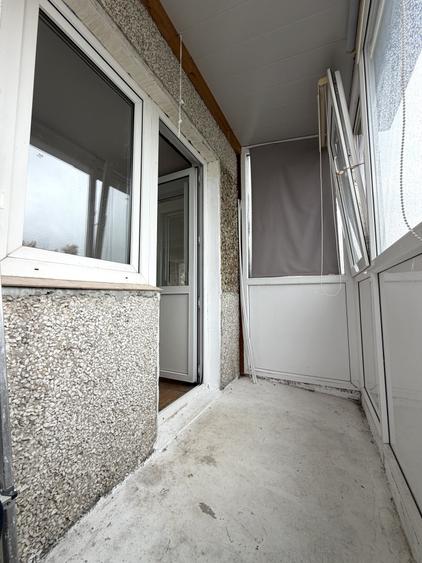 Apartament cu 3 camere nedecomandat, mobilat în P-ța Doina