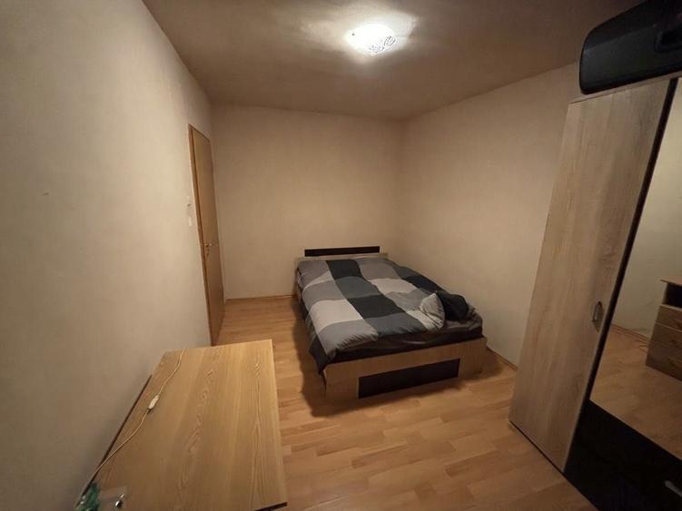 Apartament cu 3 camere semidecomandat în Complex Studențesc