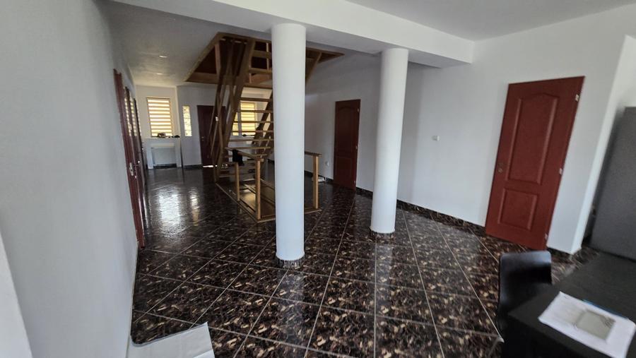 Casă individuală cu 7 camere cu Garaj în Luizi-Călugăra