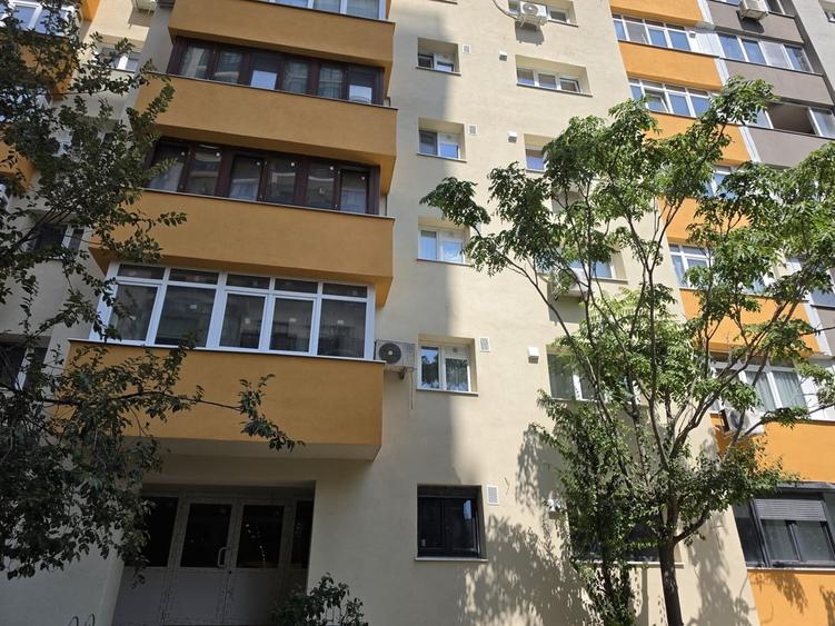 Apartament cu 2 camere decomandat în Mihai Bravu