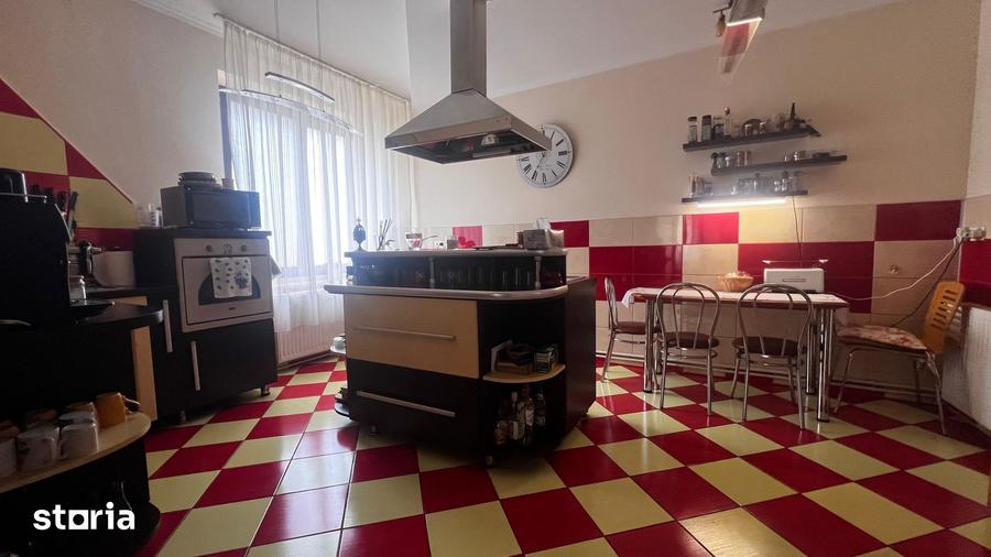 Casă cu 4 camere cu Teren 2283 Mp în Hălchiu