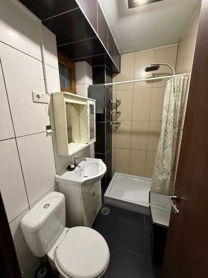 Apartament cu 3 camere semidecomandat în Romană
