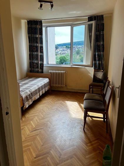 Apartament cu 3 camere decomandat în Dâmbu Pietros