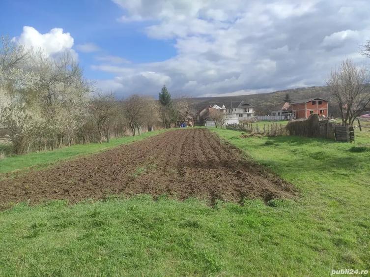 Casă cu 2 camere cu Teren 1542 Mp în Gilău