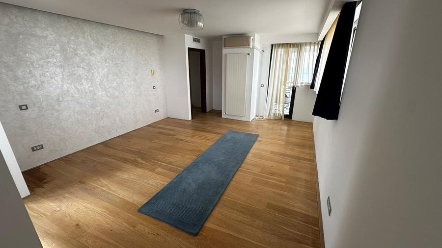 Apartament cu 3 camere decomandat, mobilat în Faleza Nord