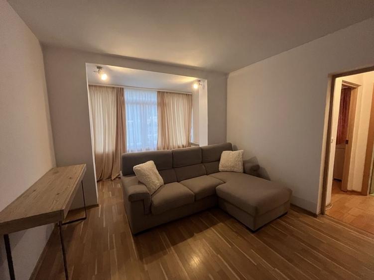Apartament cu 3 camere semidecomandat în Ultracentral