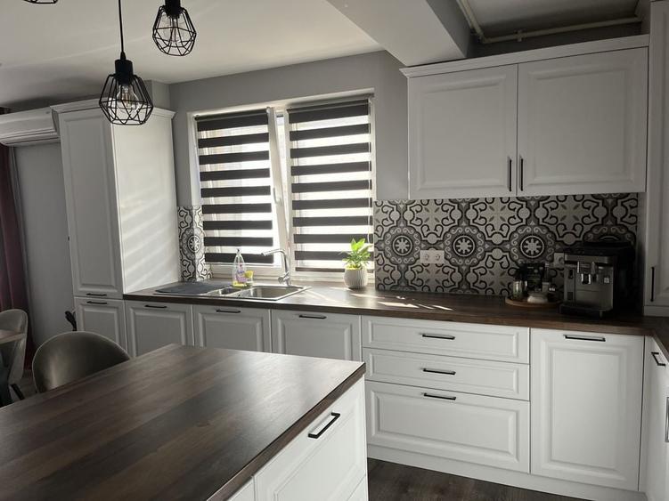 Apartament cu 4 camere decomandat în Central