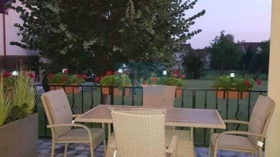Casă cu 6 camere cu Teren 1216 Mp în Episcopia Bihorului