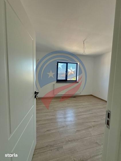 Casă cu 4 camere cu Teren 250 Mp în Malu Mare