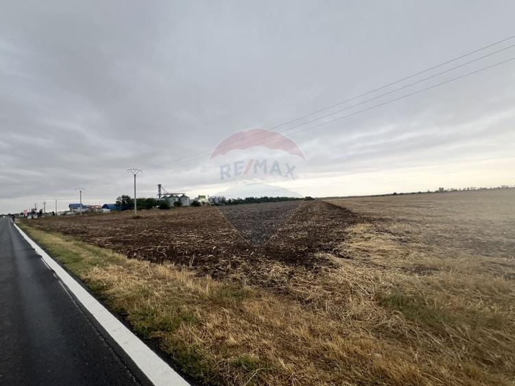 Teren agricol extravilan de 27882 mp, în Exterior Est