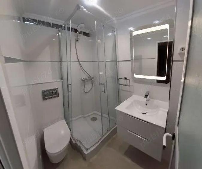 Garsonieră decomandată în Palas