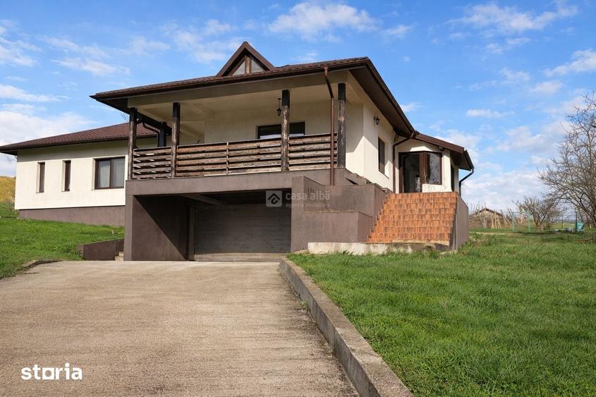 Casă cu 5 camere cu Teren 1400 Mp în Aroneanu