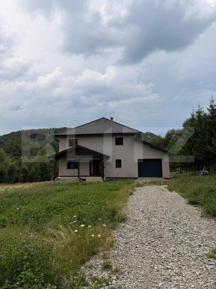 Casă individuală cu 4 camere cu Garaj în Cheile Râșnoavei