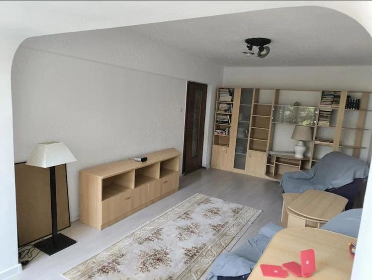 Apartament cu 2 camere decomandat în Arcul de Triumf