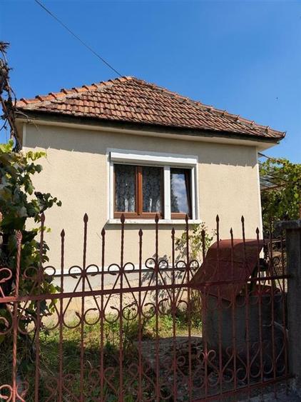 Casă cu 3 camere cu Teren 1982 Mp în Vadu Crișului