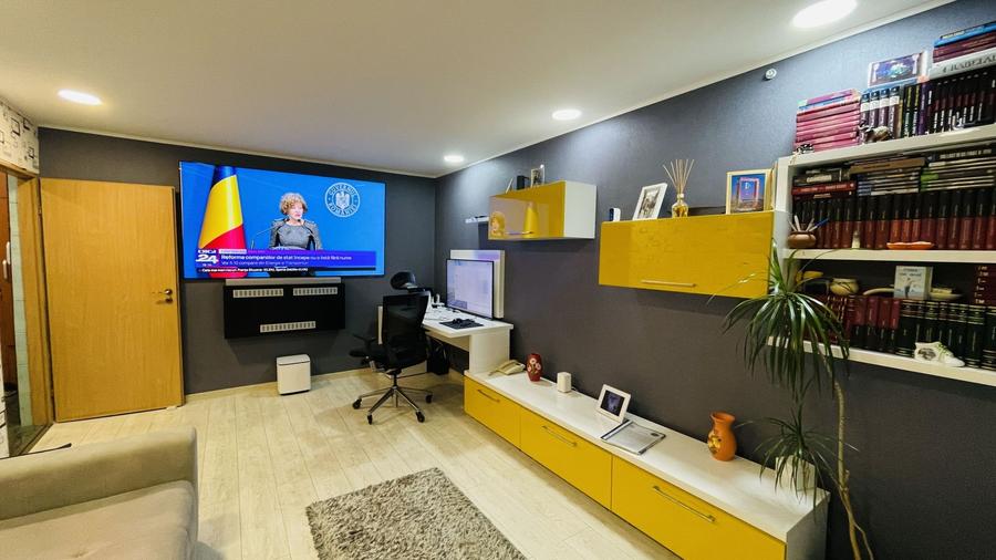 Apartament cu 2 camere decomandat, mobilat în