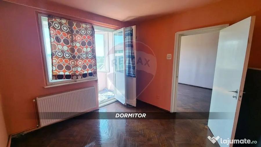 Apartament cu 3 camere semidecomandat în Central