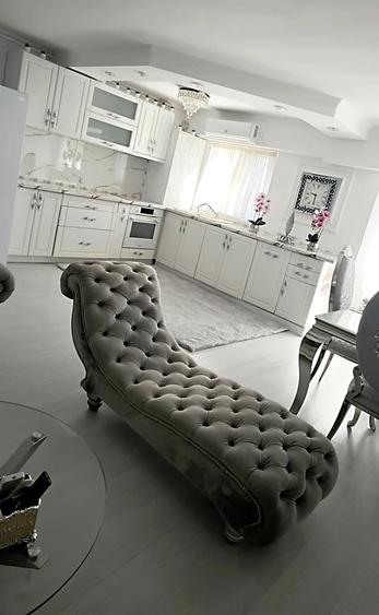 Apartament cu 3 camere decomandat în Piața Centrală