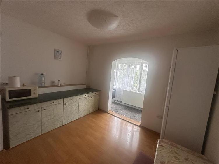 Apartament cu 2 camere decomandat, mobilat în Soarelui