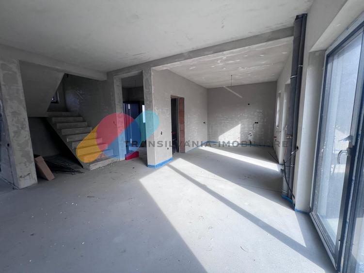 Casă individuală cu 4 camere cu Canalizare în Dezmir