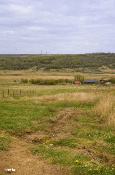 Teren de 986 mp, în Podul de Fier