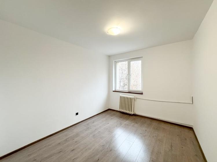 Apartament cu 3 camere semidecomandat în Olteniței
