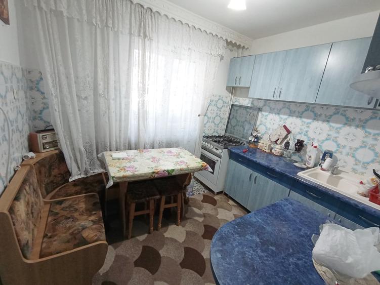Apartament cu 3 camere decomandat, mobilat în Frumoasa