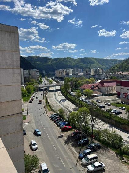 Apartament cu 3 camere semidecomandat în Exterior Vest