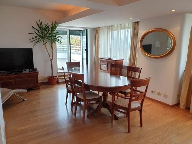 Apartament 5 camere-spatios- zona central-garaj - 2