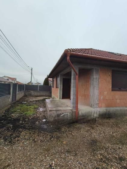 Casă cu 3 camere în Câmpia Turzii