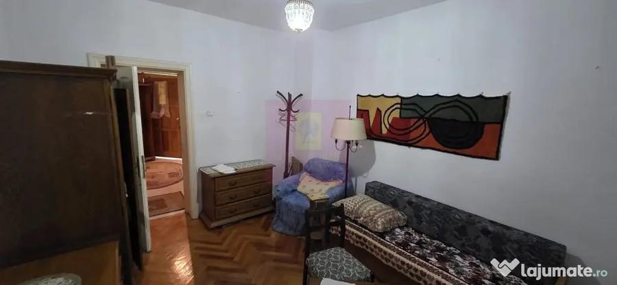 Casă cu 6 camere cu Teren 1000 Mp în Cornu