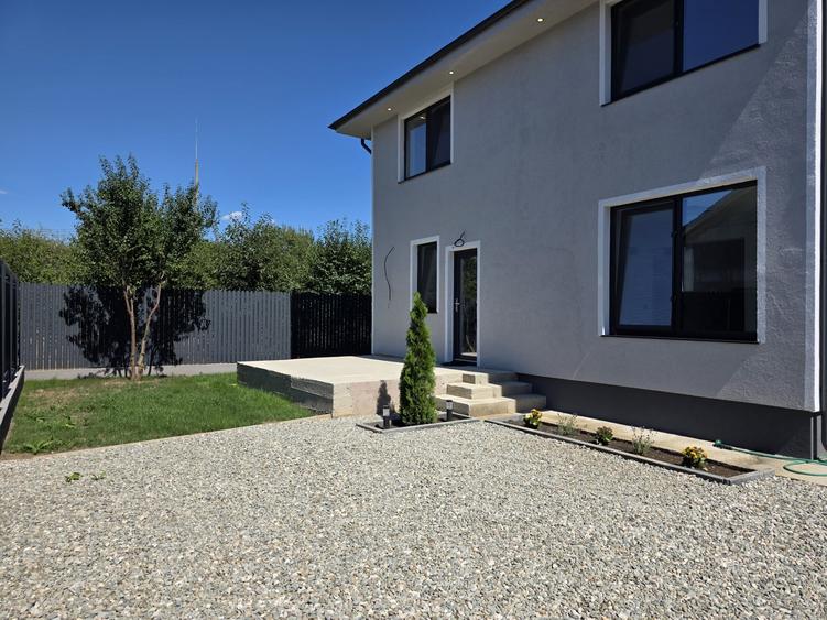 Duplex cu 4 camere decomandat cu Canalizare în Râșnov