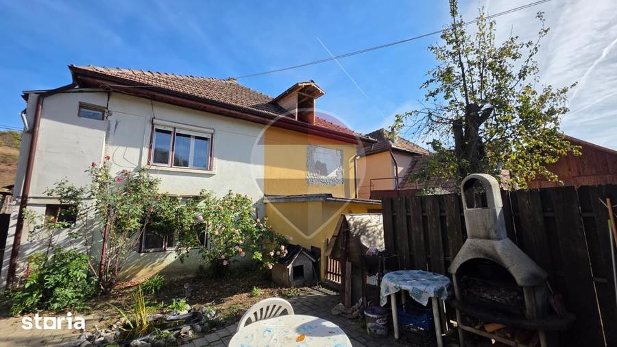 Casă cu 4 camere cu Teren 452 Mp în Central