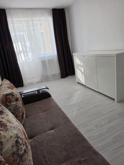 Garsonieră decomandată, mobilată în Podu Roș