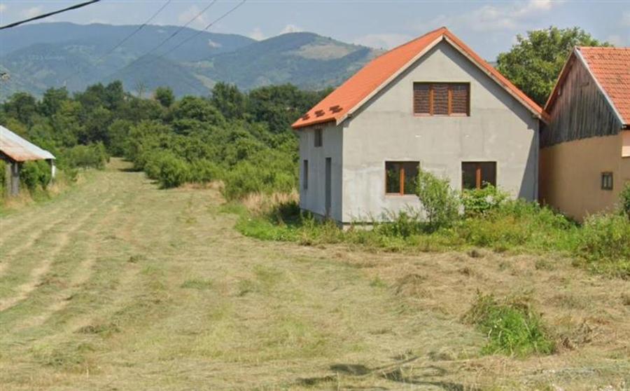 Casă individuală cu 4 camere cu Teren 3251 Mp în Sadova Veche