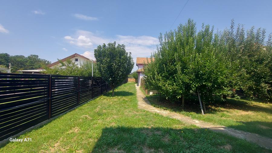 Casă individuală cu 10 camere cu Canalizare în Grădiștea