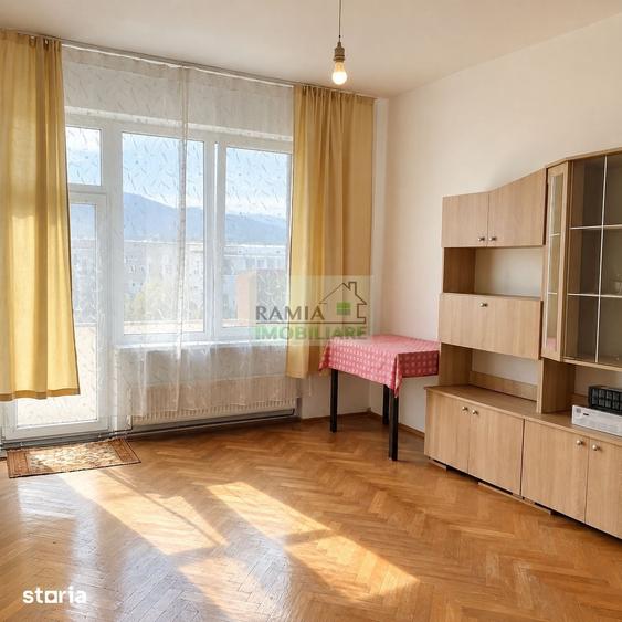Apartament cu 2 camere decomandat în Tractorul
