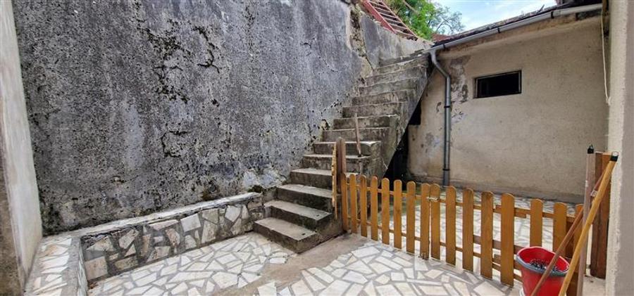 Casă individuală cu 5 camere cu Canalizare în Lendt