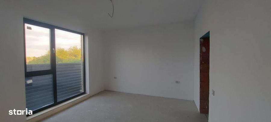 Casă cu 4 camere cu Teren 450 Mp în Periș