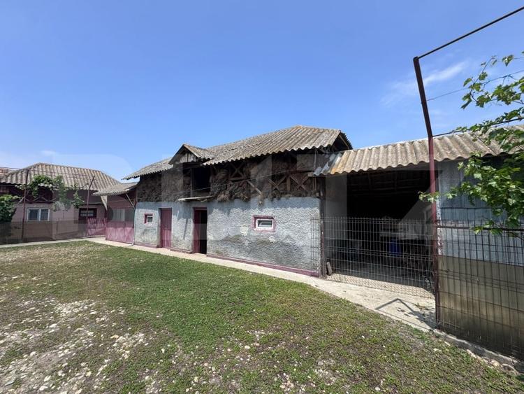 Casă individuală cu 5 camere cu Teren 2300 Mp în Exterior Sud
