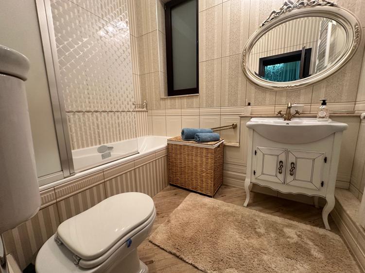 Apartament cu 4 camere semidecomandat în Primăverii