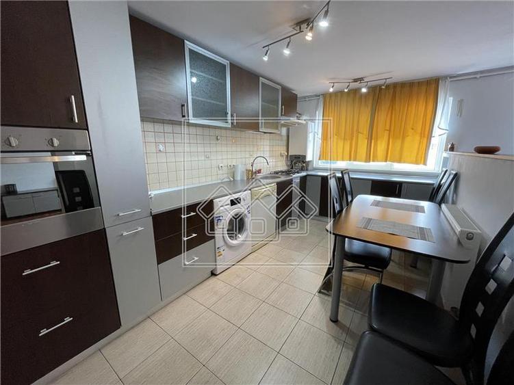 Apartament cu 2 camere decomandat în Valea Aurie