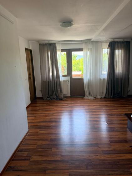 Inchiriez apartamnt intr o vila - 1