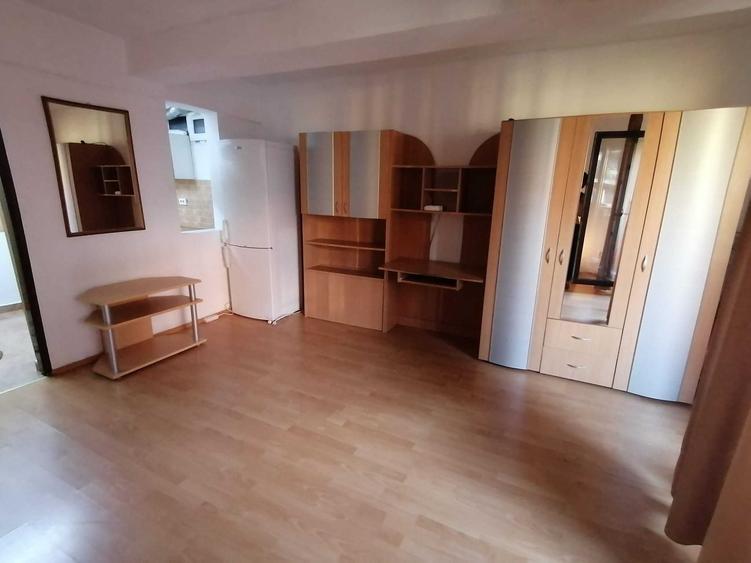 Garsonieră decomandată în Central