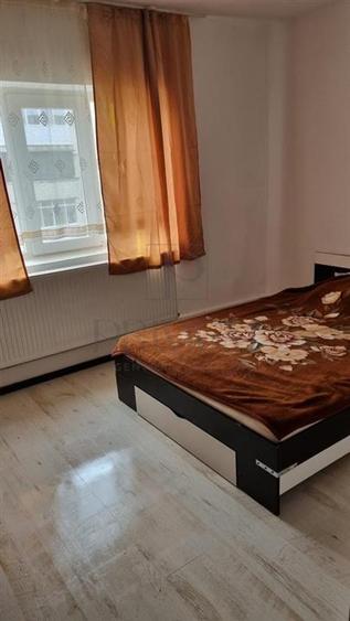 Apartament cu 2 camere semidecomandat, mobilat în Dâmbovița