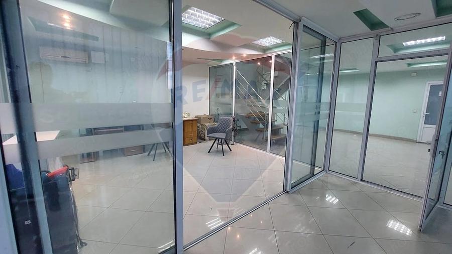 Spațiu comercial, de 880 mp, în Muntenii de Jos