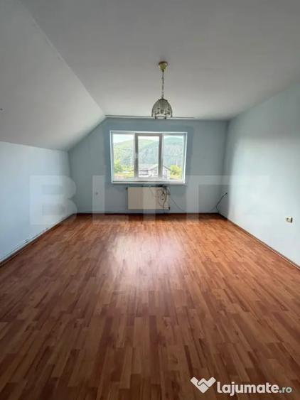 Casă cu 3 camere cu Teren 800 Mp în Cornești