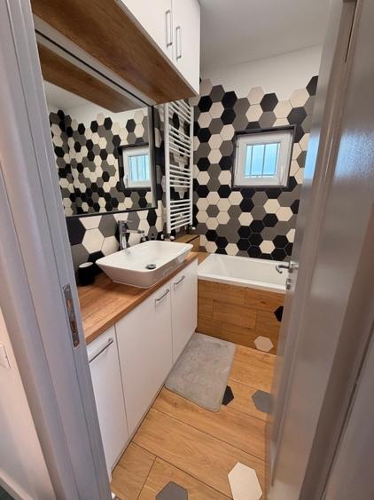 Apartament cu 4 camere decomandat, mobilat în Băneasa